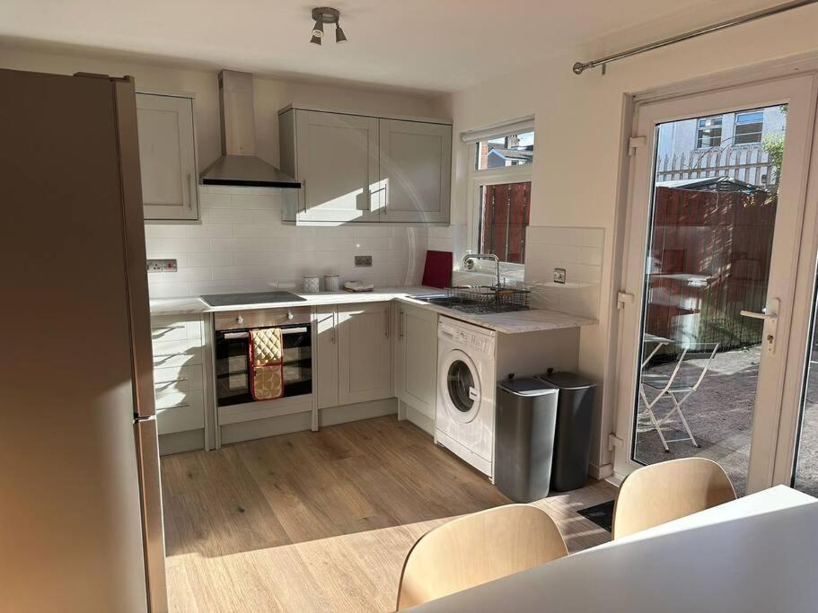 Revamped Holywood Town Centre House公寓 外观 照片